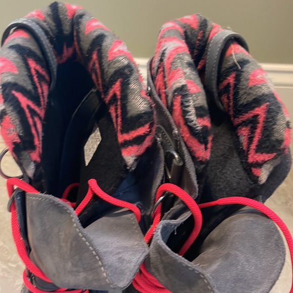 Sorel Winter Boots - Picture 3 of 9